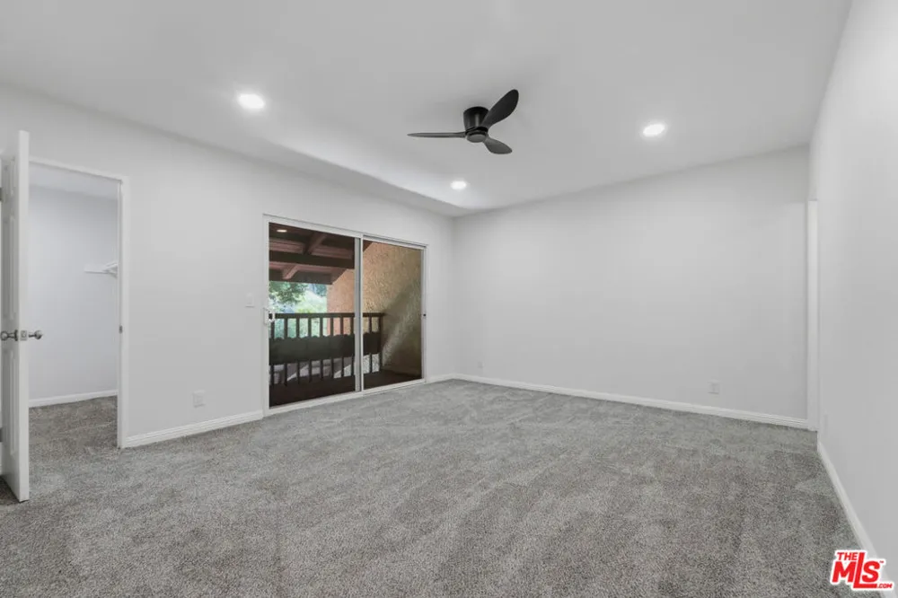 9545 Via Venezia Los Angeles, CA 91504