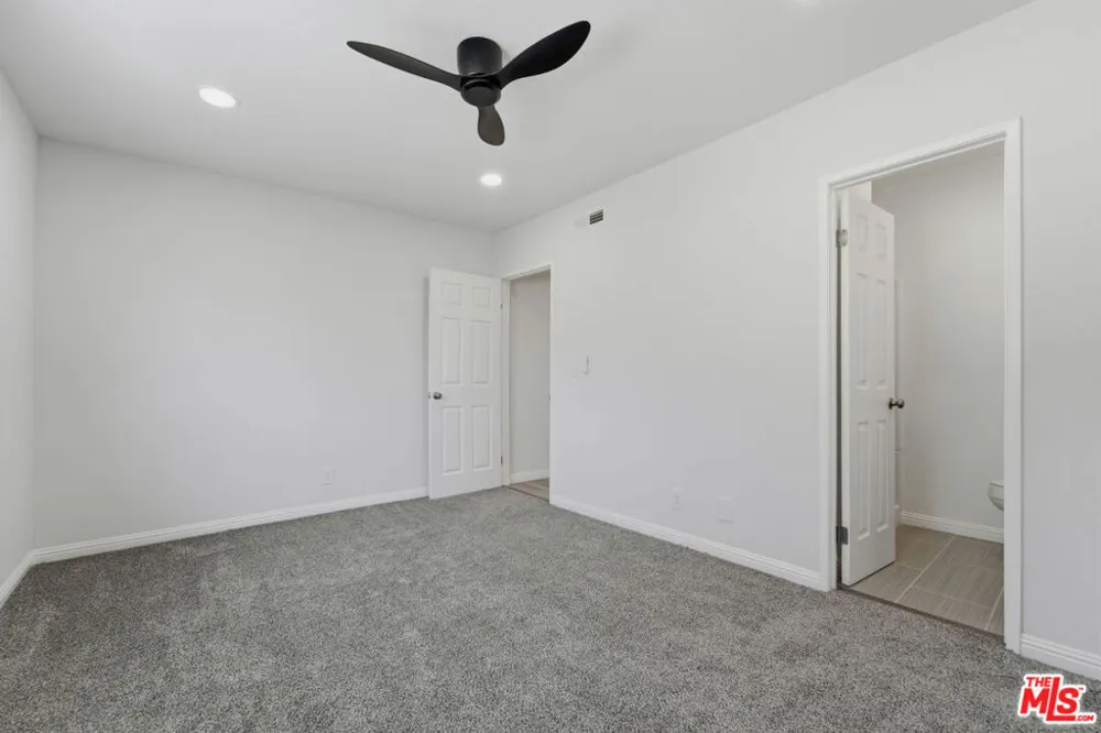 9545 Via Venezia Los Angeles, CA 91504