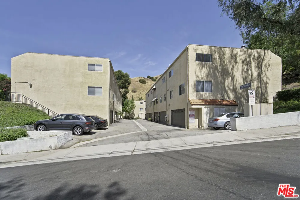 9545 Via Venezia Los Angeles, CA 91504