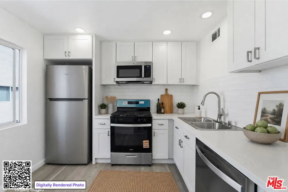9545 Via Venezia Los Angeles, CA 91504