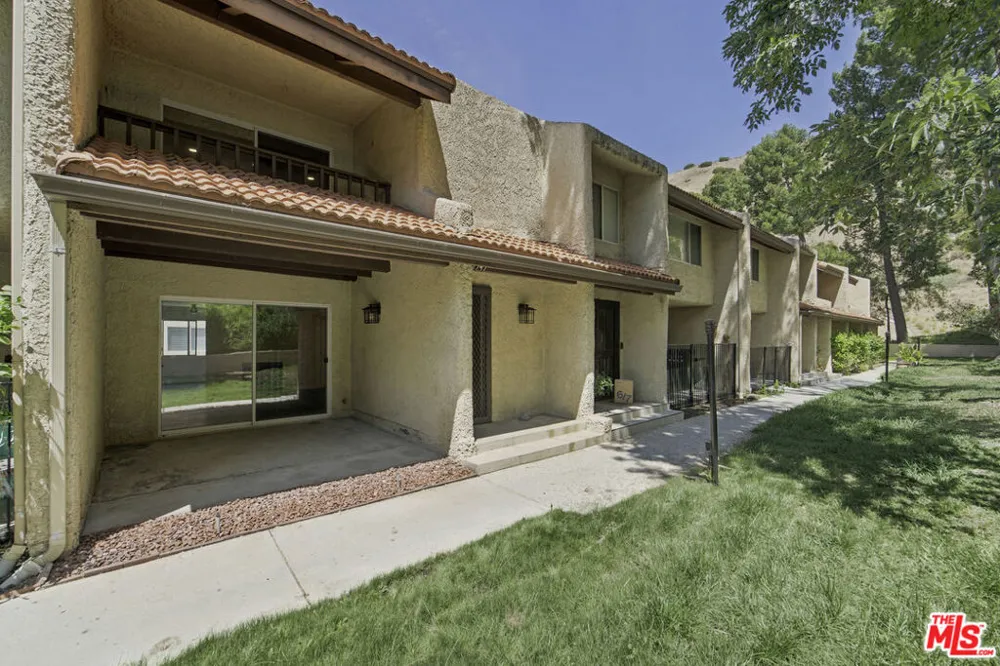 9545 Via Venezia Los Angeles, CA 91504