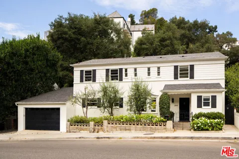 2845 Beachwood Drive