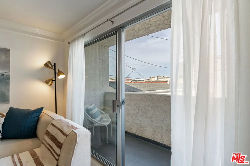 1021 12th Street #203 Santa Monica, CA 90403