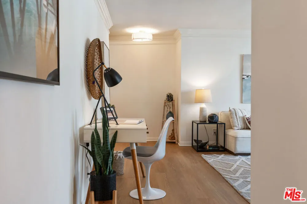 1021 12th Street #203 Santa Monica, CA 90403
