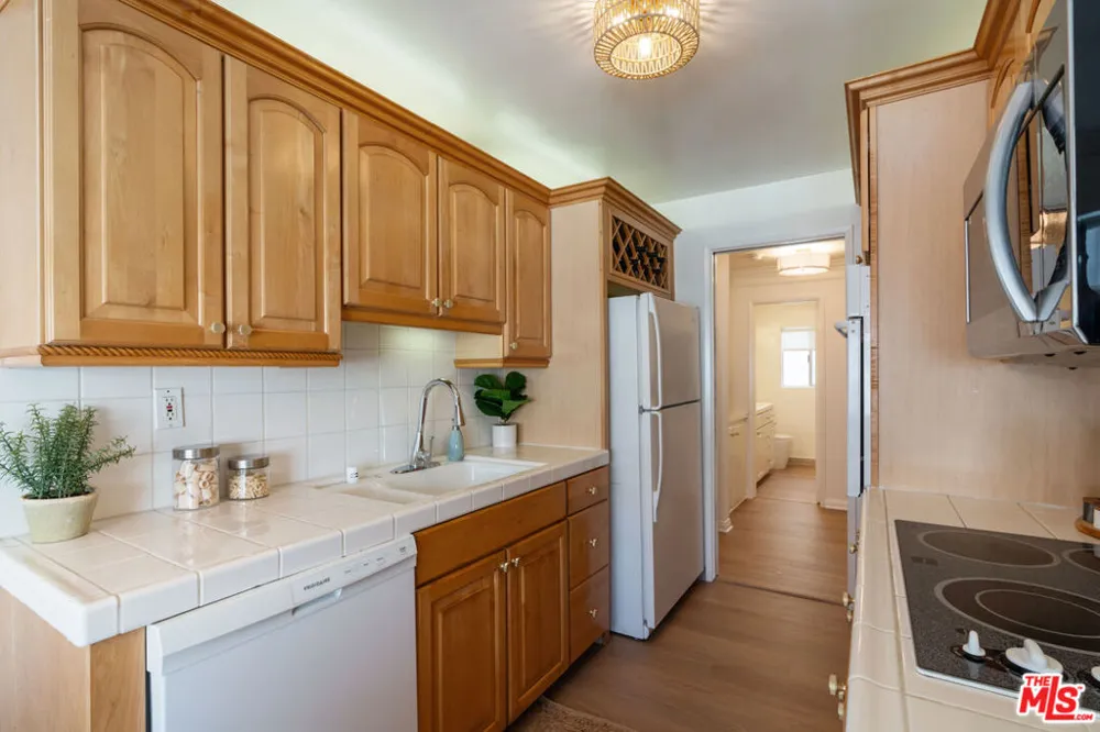 1021 12th Street #203 Santa Monica, CA 90403