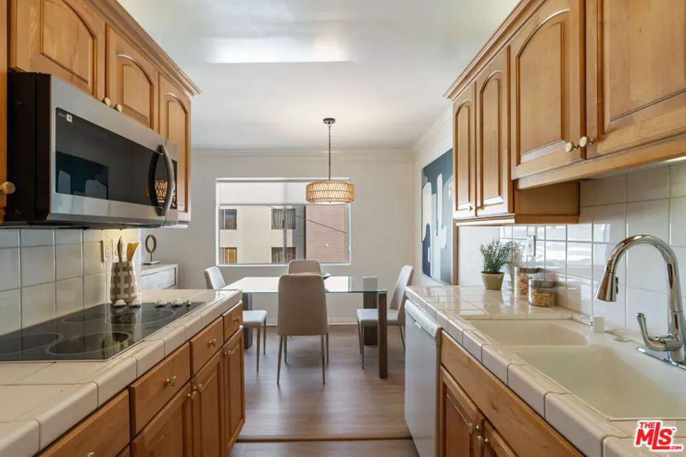 1021 12th Street #203 Santa Monica, CA 90403