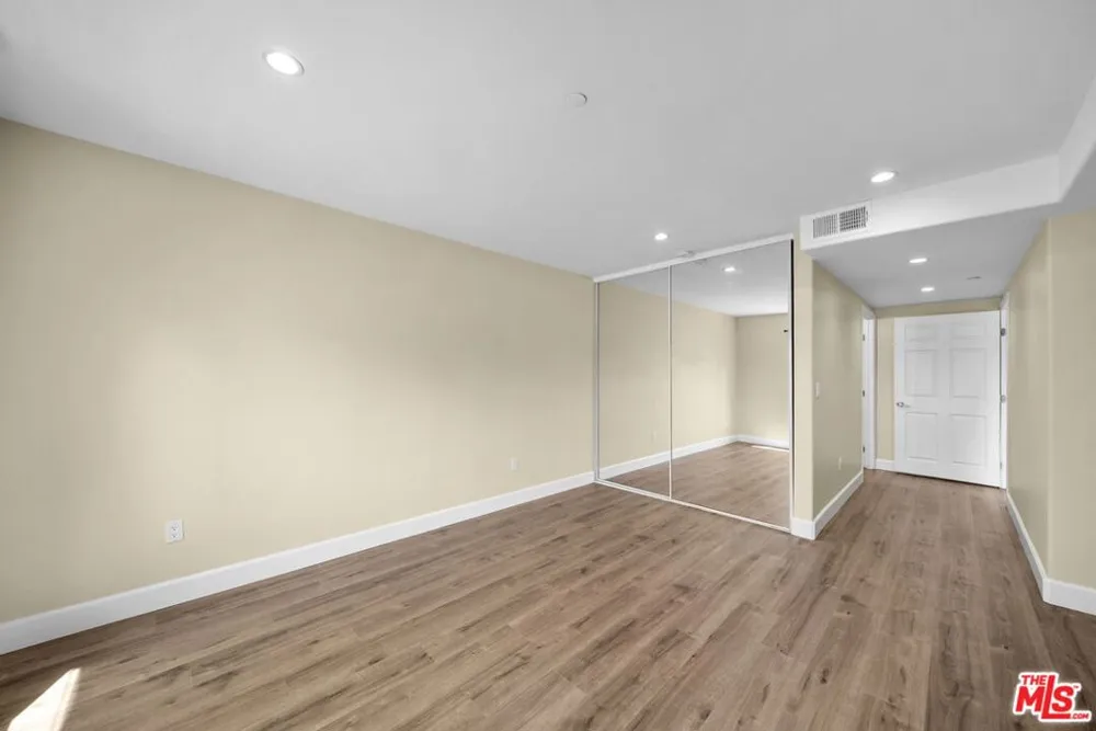 5315 Bellingham Avenue #204 Valley Village, CA 91607