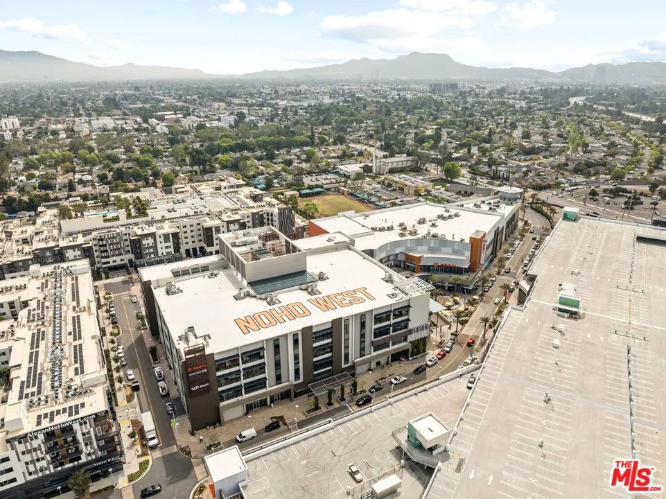 5315 Bellingham Avenue #204 Valley Village, CA 91607
