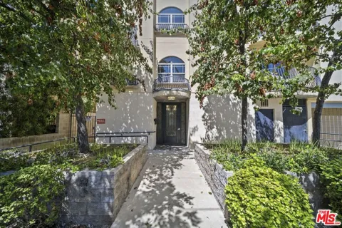 5315 Bellingham Avenue #204