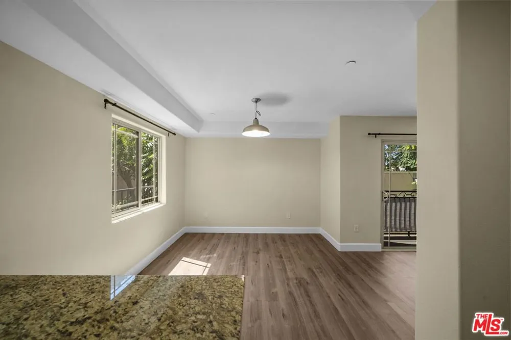 5315 Bellingham Avenue #204 Valley Village, CA 91607
