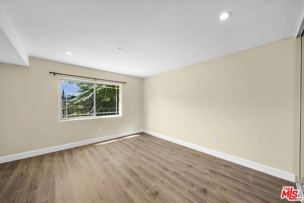 5315 Bellingham Avenue #204 Valley Village, CA 91607
