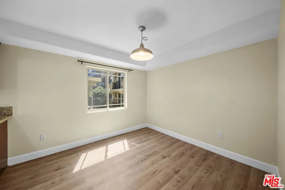 5315 Bellingham Avenue #204 Valley Village, CA 91607