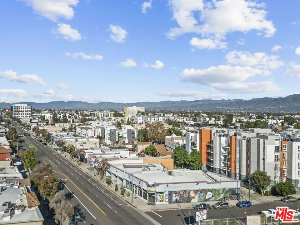 5315 Bellingham Avenue #204 Valley Village, CA 91607