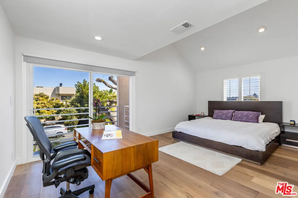 1240 24th Street #1 Santa Monica, CA 90404