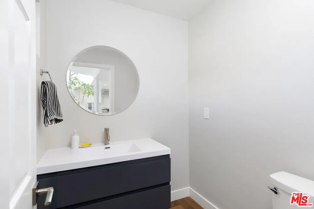 1240 24th Street #1 Santa Monica, CA 90404