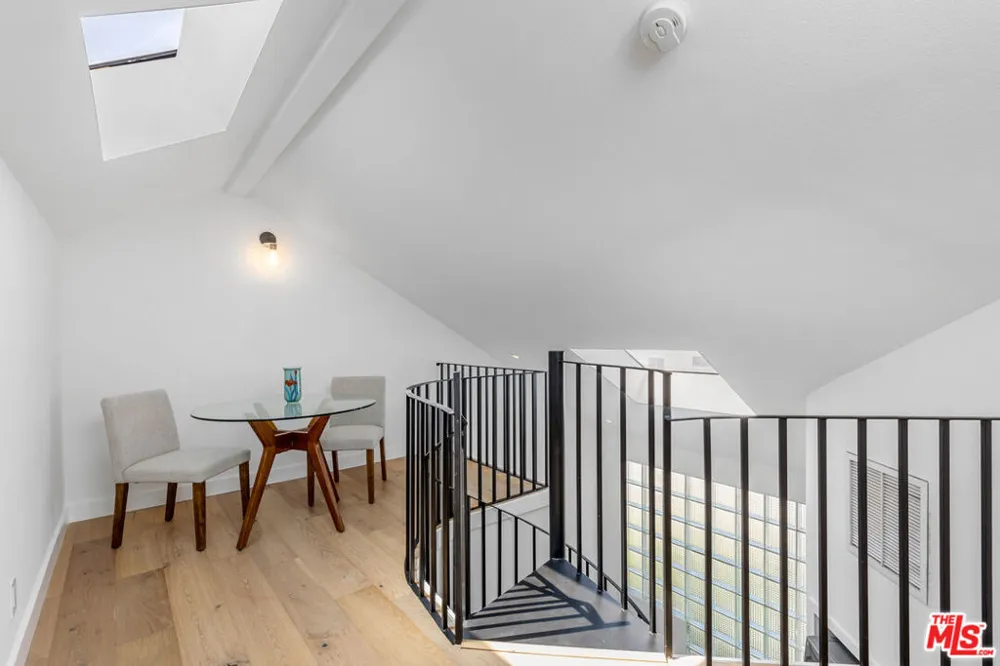 1240 24th Street #1 Santa Monica, CA 90404
