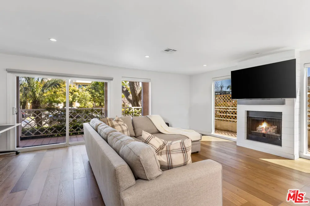 1240 24th Street #1 Santa Monica, CA 90404