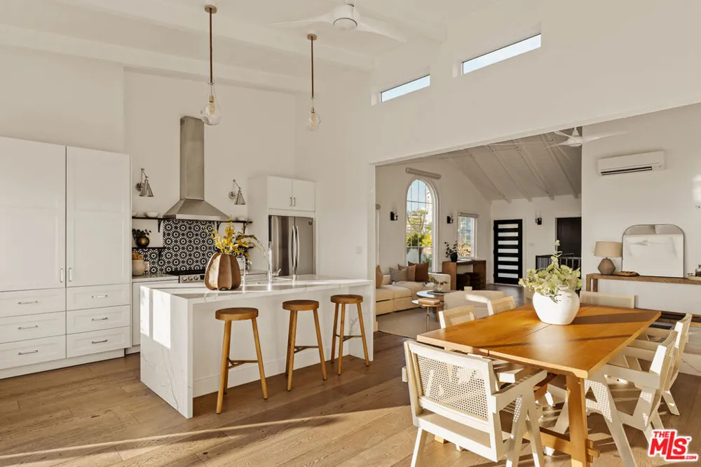 7325 Rindge Avenue Playa del Rey, CA 90293