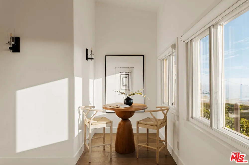 7325 Rindge Avenue Playa del Rey, CA 90293