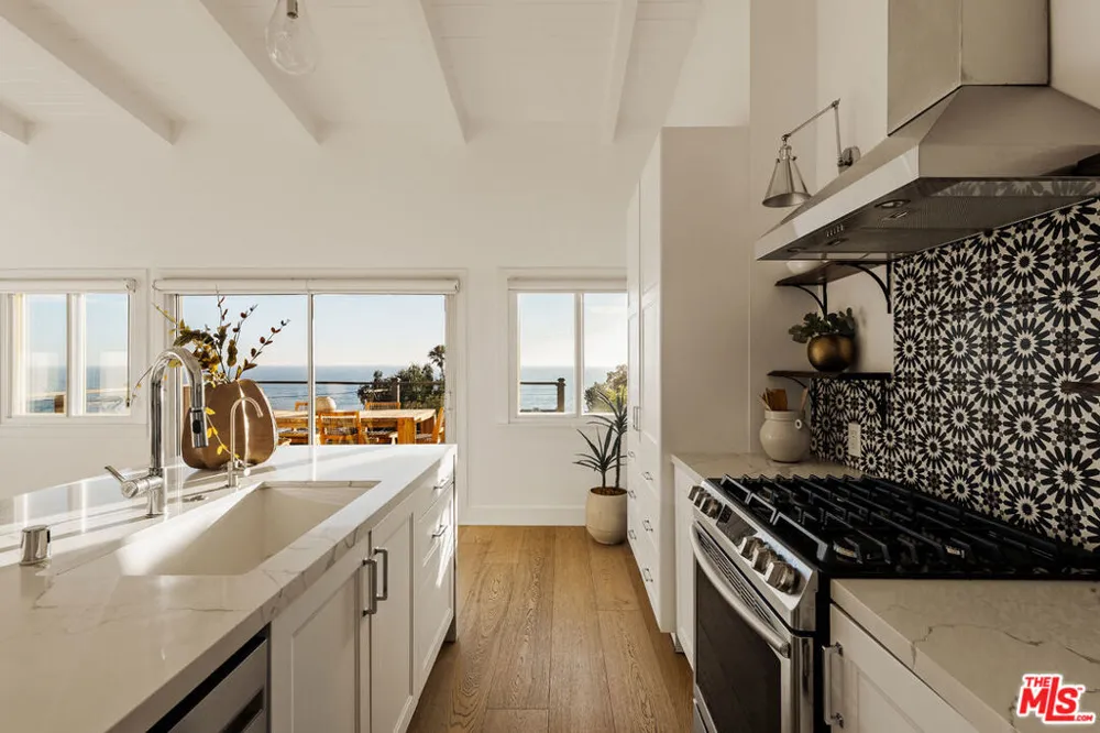 7325 Rindge Avenue Playa del Rey, CA 90293