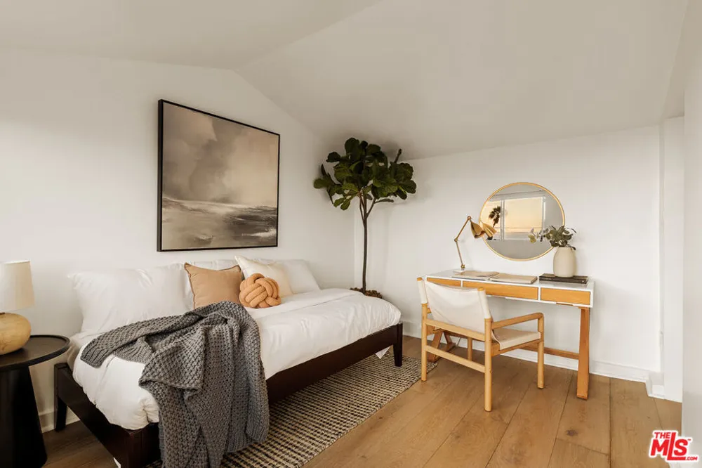7325 Rindge Avenue Playa del Rey, CA 90293