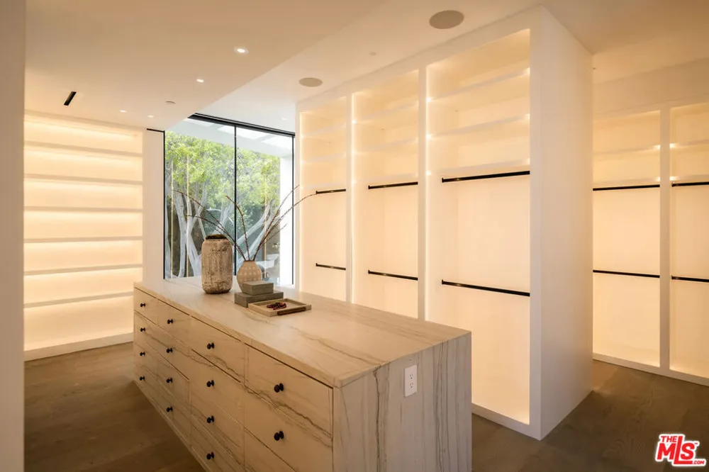 1200 Laurel Way Beverly Hills, CA 90210