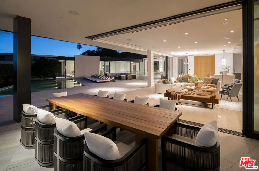 1200 Laurel Way Beverly Hills, CA 90210