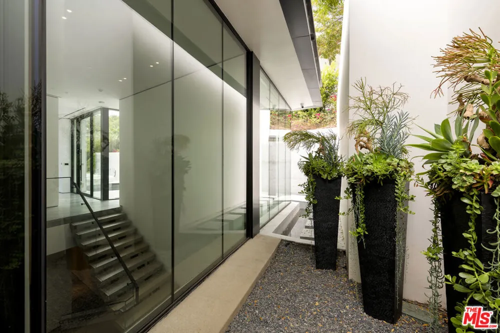 1200 Laurel Way Beverly Hills, CA 90210