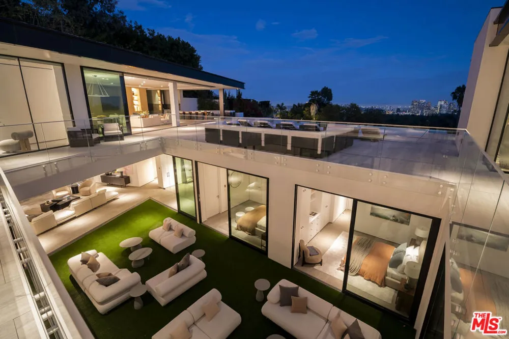 1200 Laurel Way Beverly Hills, CA 90210