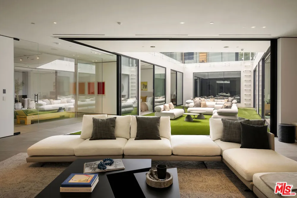 1200 Laurel Way Beverly Hills, CA 90210