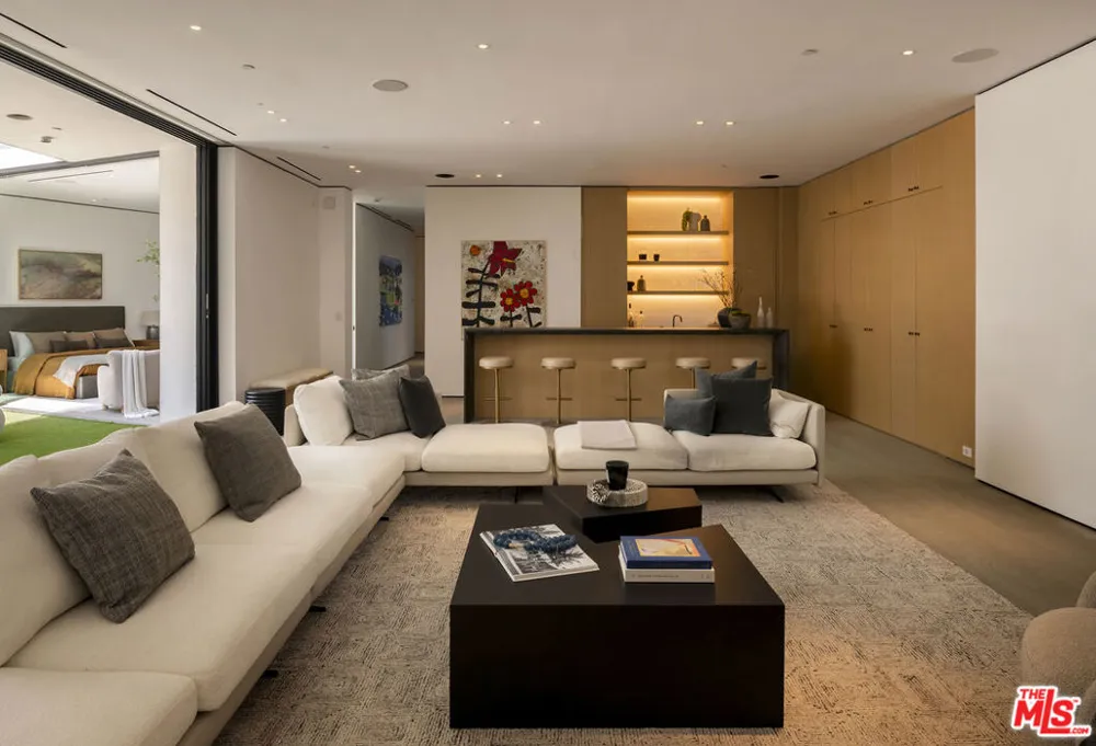1200 Laurel Way Beverly Hills, CA 90210