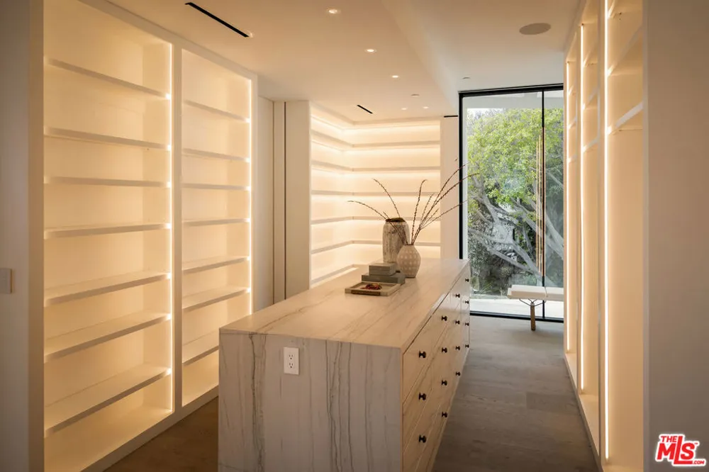 1200 Laurel Way Beverly Hills, CA 90210