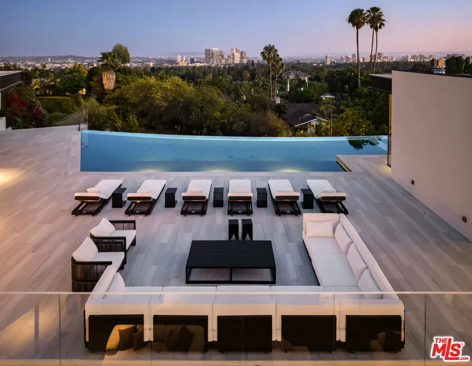 1200 Laurel Way Beverly Hills, CA 90210