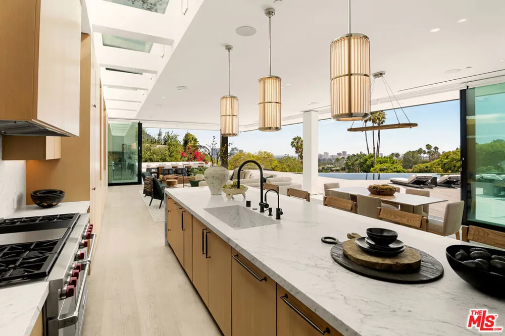 1200 Laurel Way Beverly Hills, CA 90210