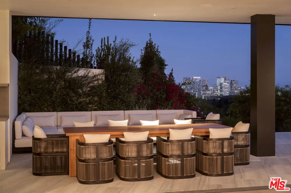 1200 Laurel Way Beverly Hills, CA 90210