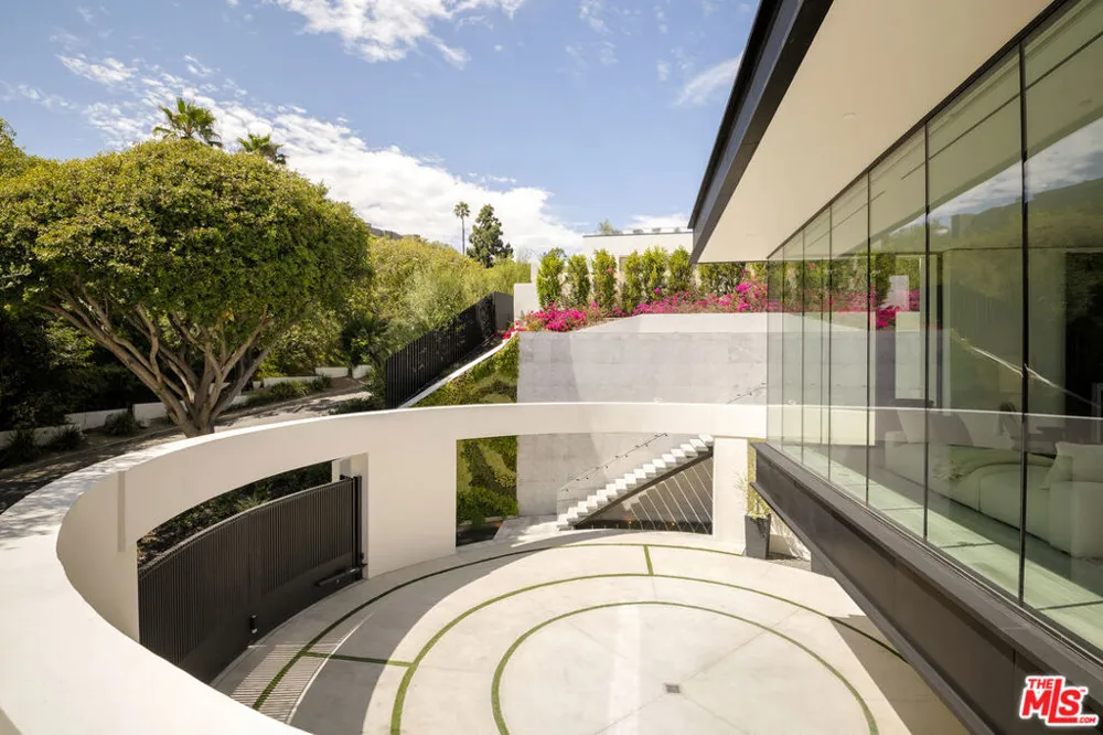 1200 Laurel Way Beverly Hills, CA 90210