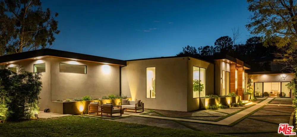 12752 Mulholland Drive Los Angeles, CA 90210
