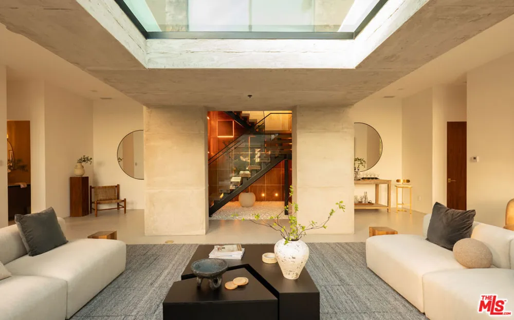 12752 Mulholland Drive Los Angeles, CA 90210