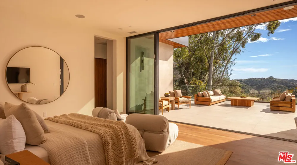 12752 Mulholland Drive Los Angeles, CA 90210
