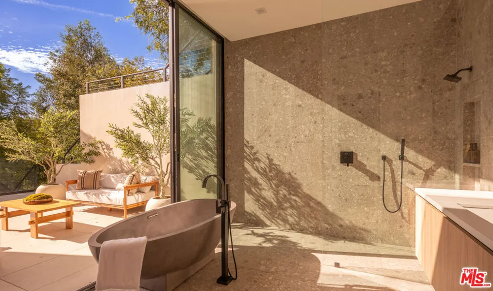 12752 Mulholland Drive Los Angeles, CA 90210