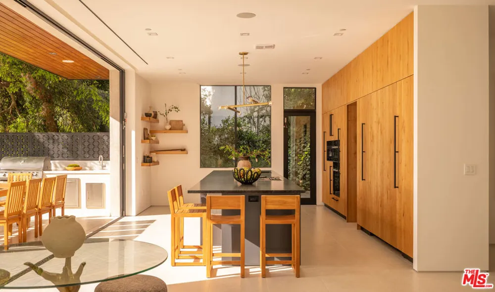 12752 Mulholland Drive Los Angeles, CA 90210