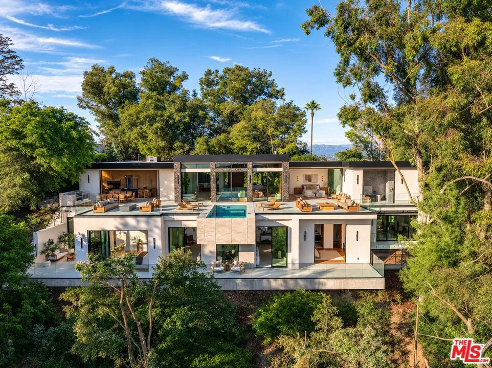 12752 Mulholland Drive Los Angeles, CA 90210