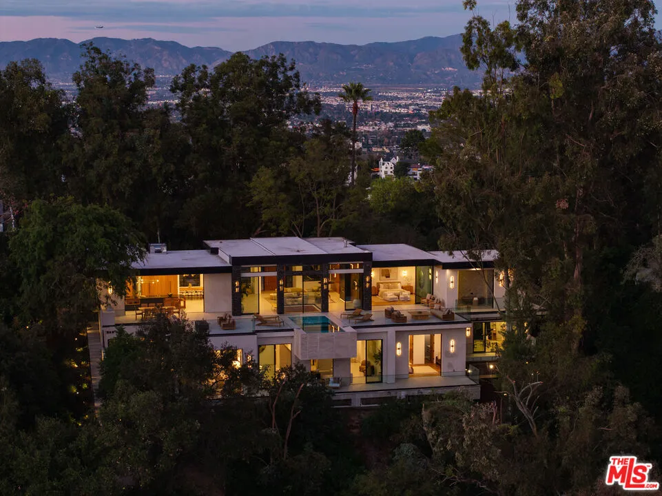 12752 Mulholland Drive Los Angeles, CA 90210