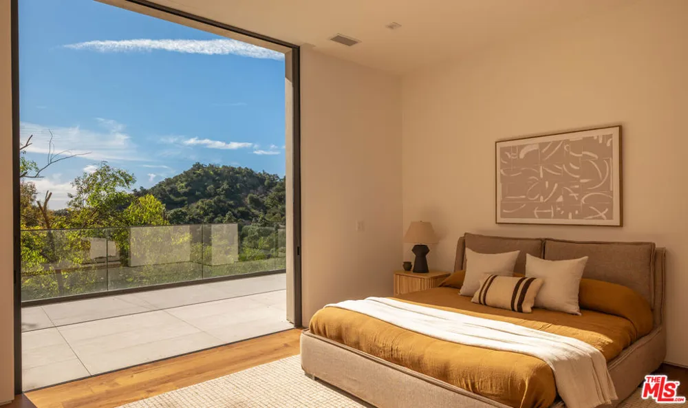 12752 Mulholland Drive Los Angeles, CA 90210
