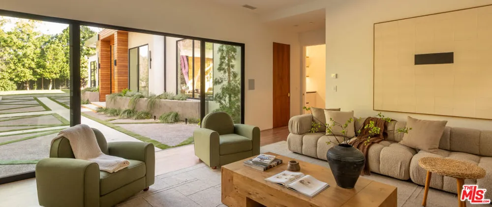 12752 Mulholland Drive Los Angeles, CA 90210