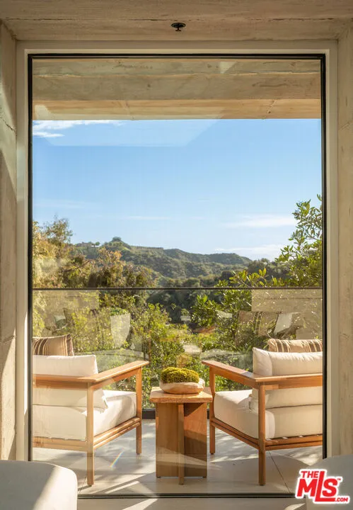 12752 Mulholland Drive Los Angeles, CA 90210