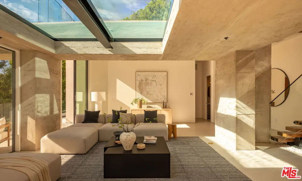 12752 Mulholland Drive Los Angeles, CA 90210