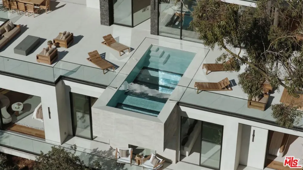 12752 Mulholland Drive Los Angeles, CA 90210