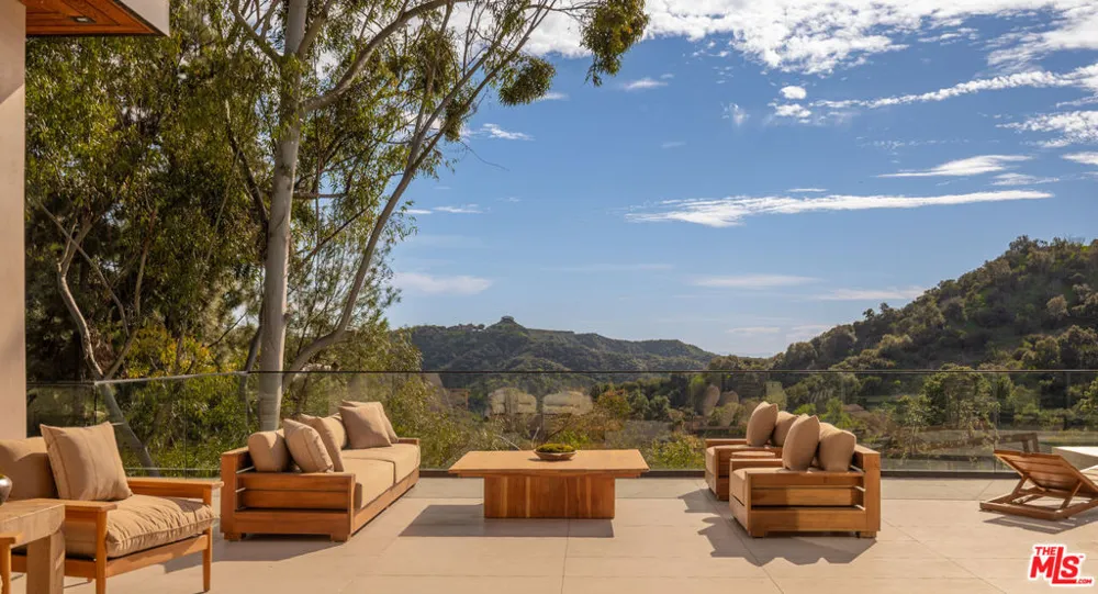 12752 Mulholland Drive Los Angeles, CA 90210