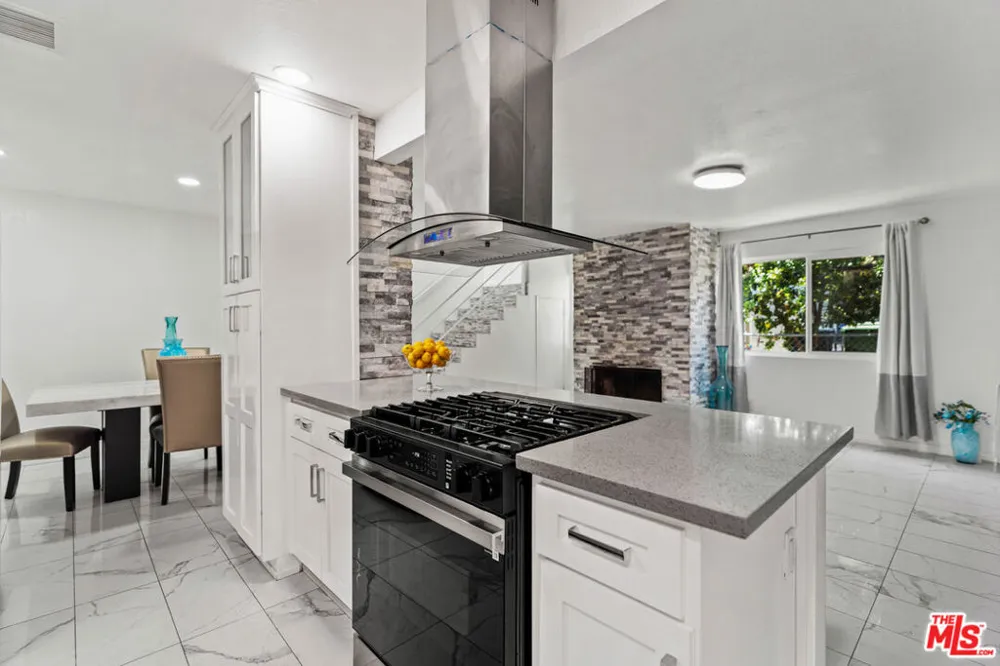 9935 Zitto Lane Los Angeles, CA 91042